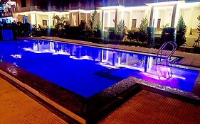 Brahma Heritage-Pool With Nature